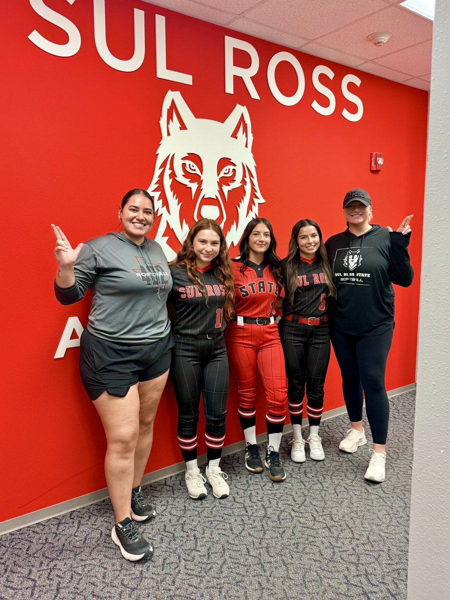 RamirezSTX's tweet photo. Congrats to these outstanding ballplayers on their official visits to Sul Ross State University!🥎

✨ Deilani Perez | United HS
✨ Karina Limon | Del Rio HS
✨ Emmery Davila | Tivy HS

Thank you to Head Coach @lacembrooks &amp; the @SRSU_Softball Coaching Staff for the opportunity! https://t.co/oaqBinuIN0
