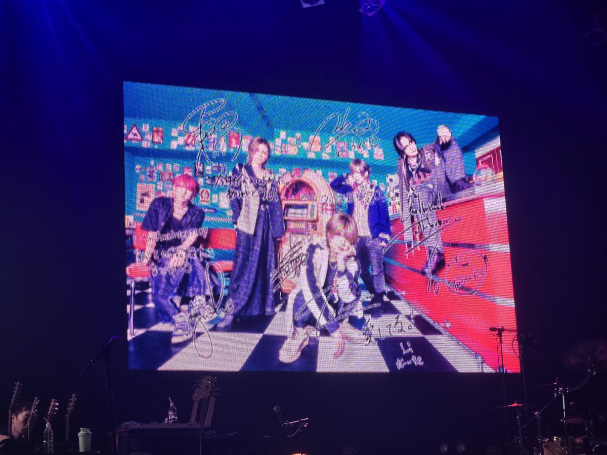 amitlip's tweet photo. 衣装もセットもセトリも会場の雰囲気全部がよすぎた。夜で思わずうるっと🥹Hamelnのわちゃわちゃ感最高♡風船に思いっきりアタックしたらつけ爪飛んでった人← 風船が目の前で割れたのにはさすがにびっくりしました。割れるっていう概念がなかった😂 https://t.co/RqQ8ihlUi6