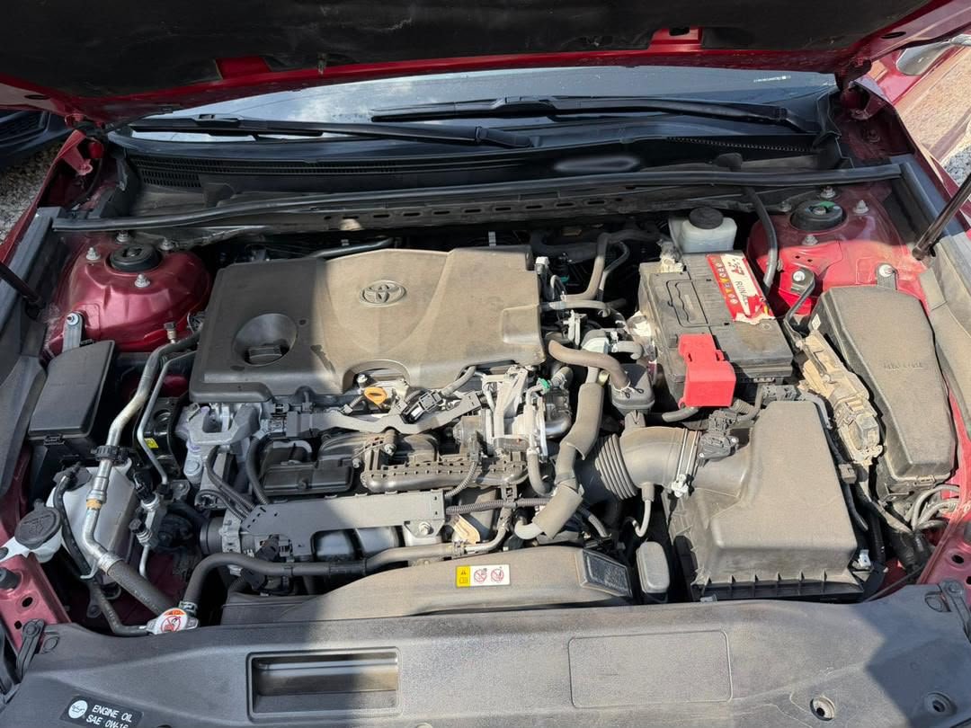 gandhii_c's tweet photo. QUICK DEAL ALERT ‼️‼️‼️‼️
Barely used 2018 Toyota Camry XSE
💰25m
Location: Central Area Abuja 
💠Double panoramic roof 
💠2.5L 4Cylinder Engine (206HP)
💠Wireless Charging 
💠360 Camera
💠Full leather seat 
Kindly help with a retweet it comes highly appreciated 
DM for more info https://t.co/tk9mdUjavv