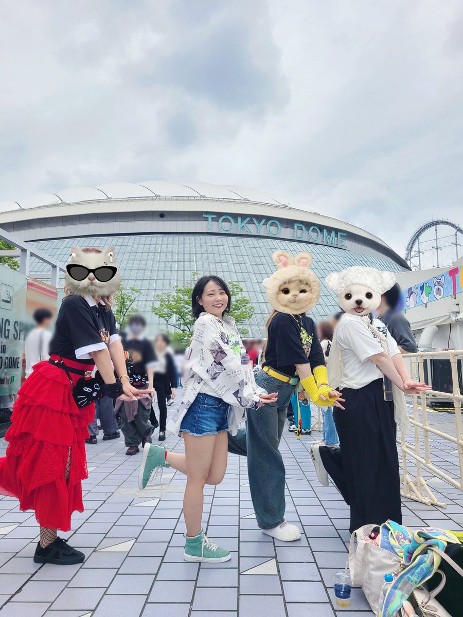 rain_noti_hare's tweet photo. 6年半ぶりにTOP4に会ってきた～！🥳

いつも１人で参戦するのが当たり前だったから、みんなと一緒に写真撮ったりイベント後にお酒飲みながら語ったりするの、本当に嬉しかったし楽しかった🍻💕

出会えた全ての人に、感謝👊

『この一瞬は永遠の宝物』
#TOP4INTOKYODOME2 https://t.co/AFxTxDrCsF