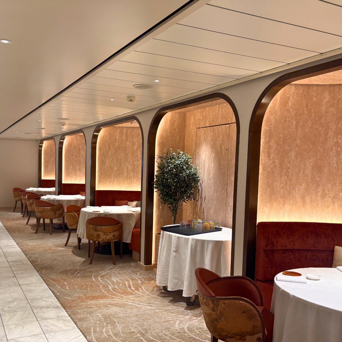 WorldofCruising's tweet photo. We went aboard Crystal Serenity in sunny Southampton this week, the ship with the highest space-to-guest ratio at sea ☀️
Highlights on board:
🍣 The only restaurant by Nobu at sea
🛎️ Butler service in every stateroom
🎾 Twin top-deck Wimbledon courts

Full review coming soon. https://t.co/qLWuxphY3S