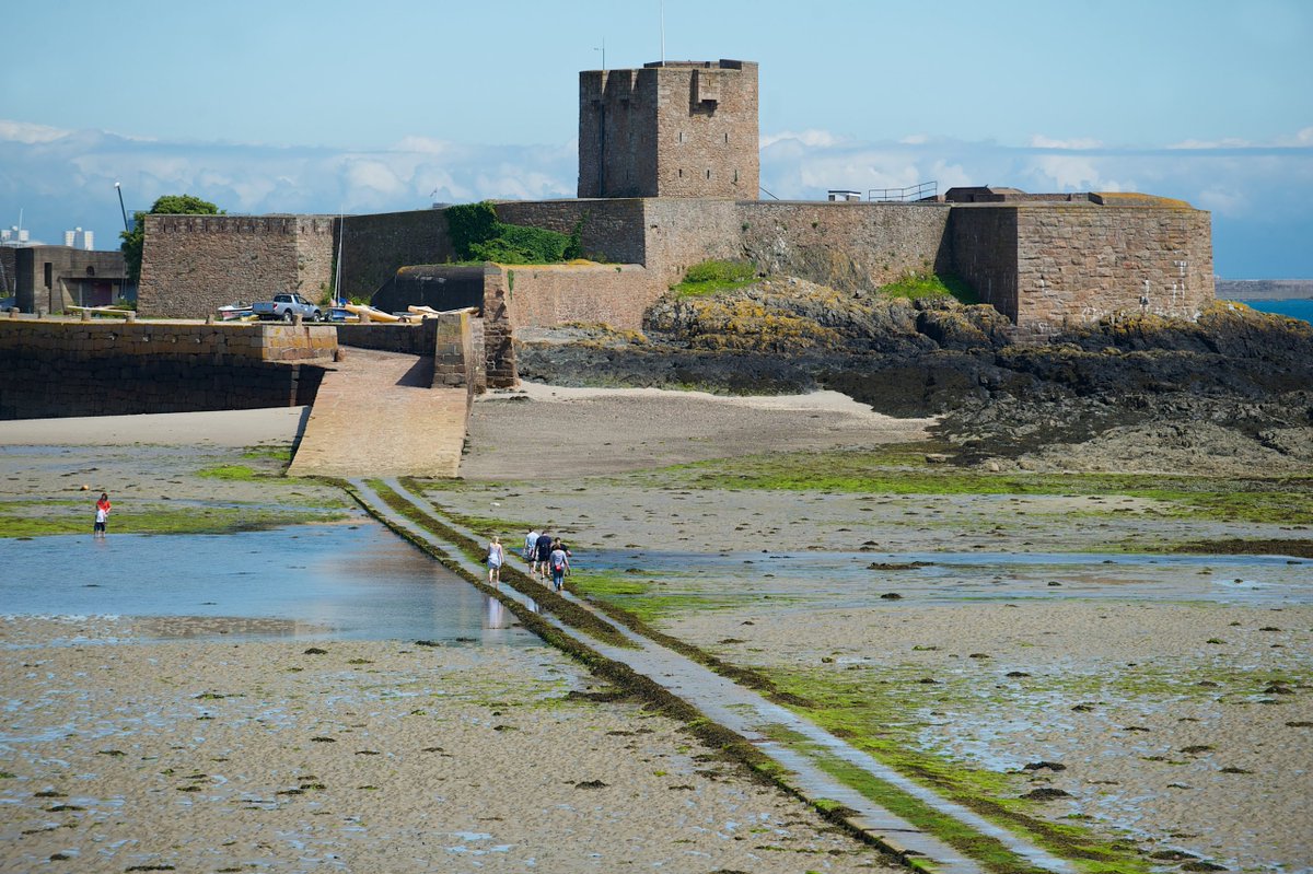 JEPnews's tweet photo. Plan for 24-hour monitoring of sewage flow at St Aubin’s Fort to stop “high risk” of spill https://t.co/Rns1nFETso https://t.co/Sz0btb3eIB