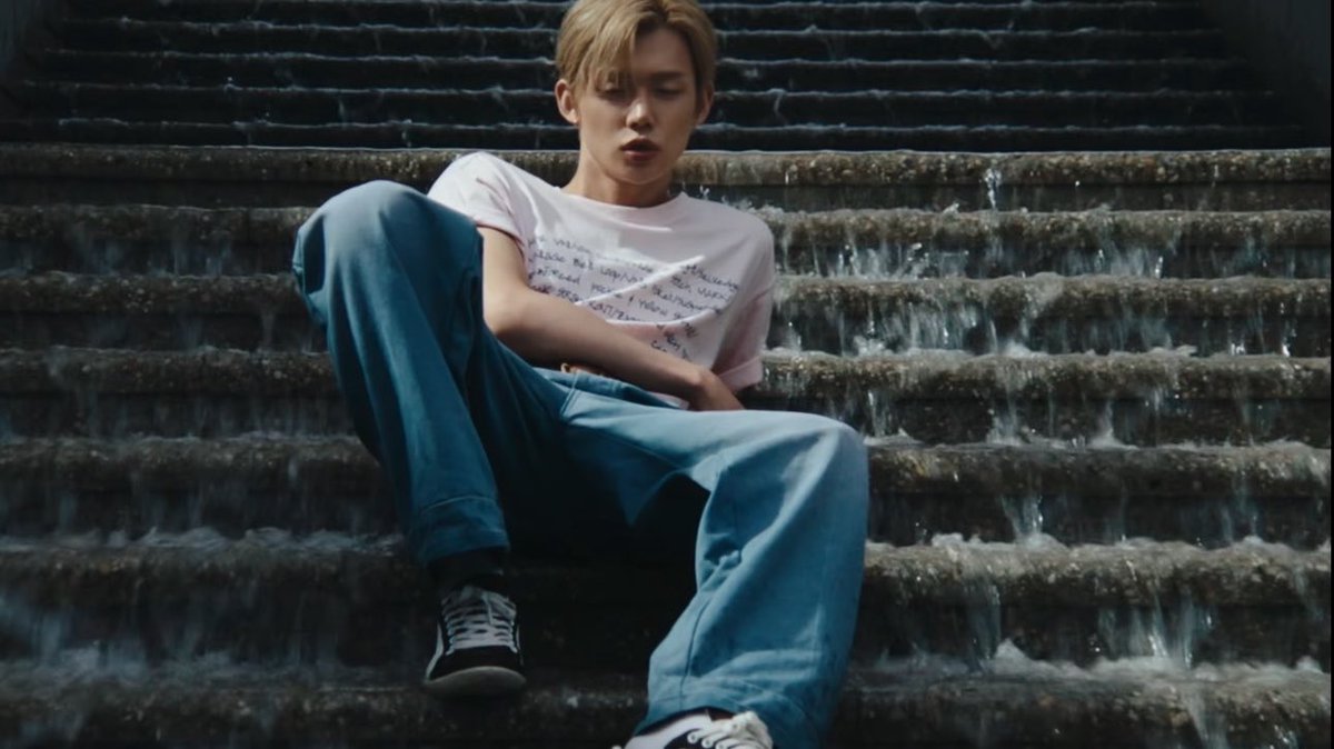 loopszzn's tweet photo. i already know this is about to be one of the most fun mvs ever https://t.co/7wE5HDhsrM