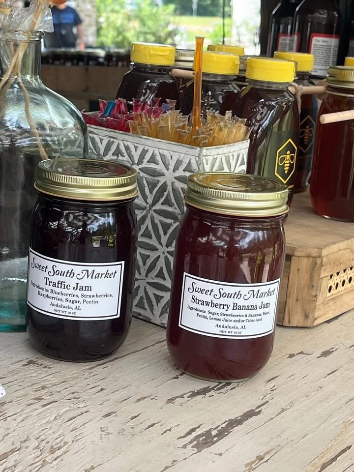 NicoleforAL's tweet photo. Check out Sweet South Market in #AndalusiaAL, which has a variety of vegetables, flowers, a deli, and gifts. Small businesses are the backbone of the economy and reflect the entrepreneurial spirit of our state. Thank you for the warm welcome! #Our67 #CovingtonCounty @TweetHomeAla https://t.co/5gZfWD6dAF