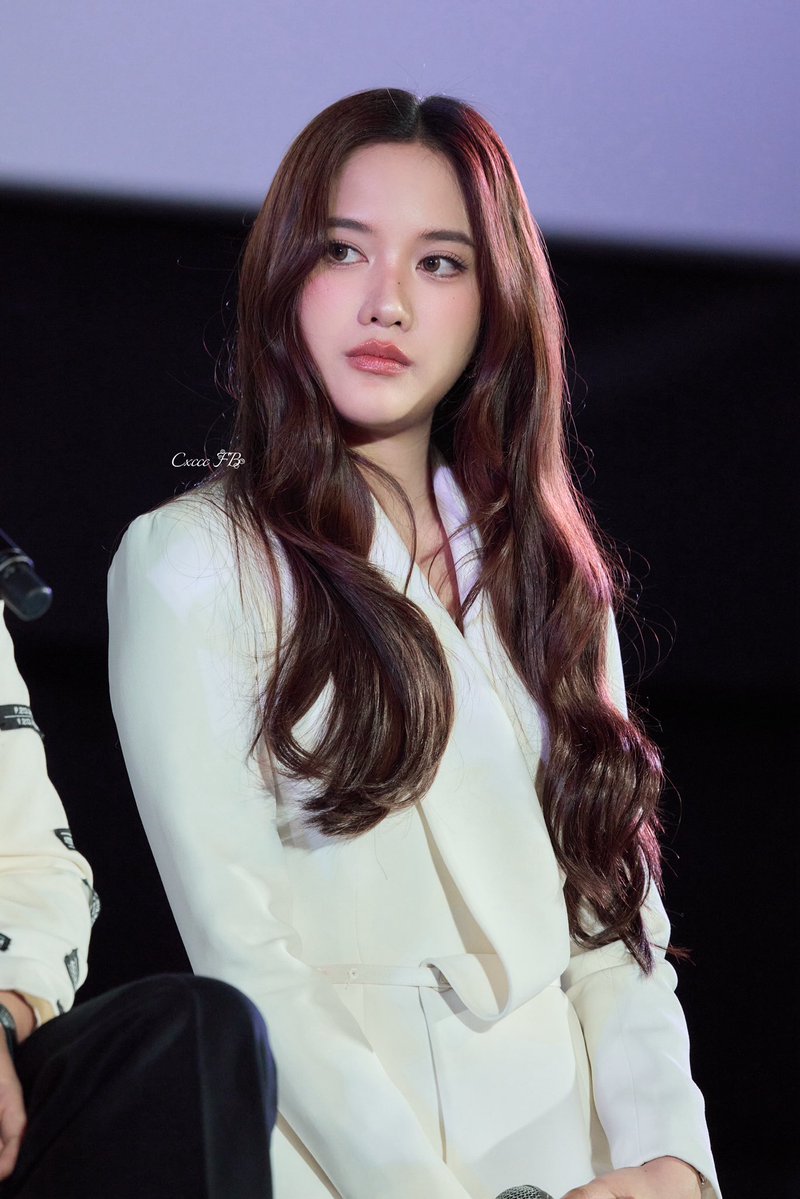 yoongsar's tweet photo. "Freen's value (fee) is very high, and that's why sometimes some brands or other jobs have a smaller budget. So, some other people think like: "Ah, ok, I'll take it" or something like that. But she doesn't give in, she has standards, you know? It's different.

Well, the truth already out 🙂‍↕️