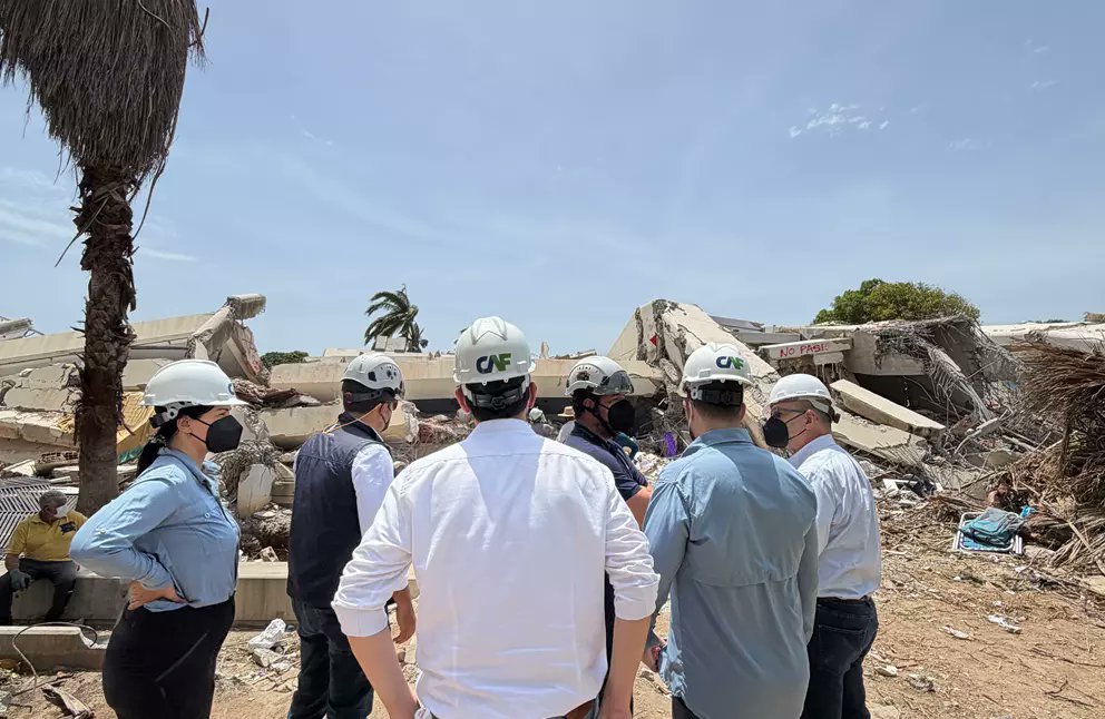 AgendaCAF's tweet photo. 🇻🇪 Una delegación de @AgendaCAF, liderada por nuestro representante en Venezuela, Xavier Prieto, visitó el estado La Guaira en el marco de la respuesta a los terremotos que afectaron a la zona

La visita se realizó en coordinación con la Cámara de la Construcción Venezolana y la Cámara Petrolera de Venezuela, aliados en la gestión logística de la respuesta.

La delegación visitó además Los Corales, Caraballeda y Tanaguarenas, donde se constató el avance de la remoción de escombros, los daños estructurales y los refugios temporales habilitados.

Conoce más: https://t.co/pT1p9iybpk