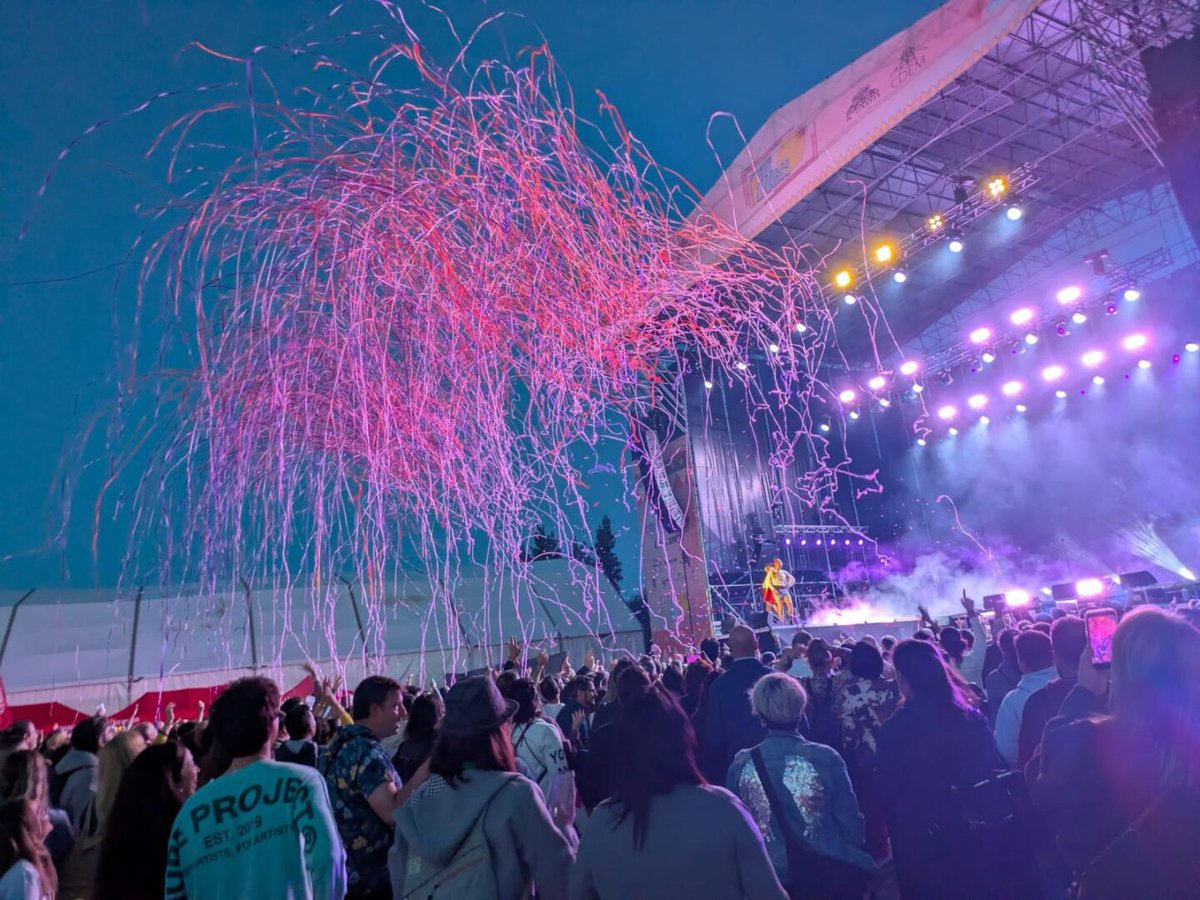 prodelanoficial's tweet photo. El segundo grupo en actuar en Vive Linares Fest 2026 fue Ojete Calor, un gran espectáculo que hizo las delicias de las miles de personas que se congregaron. https://t.co/P7ouTTy9iJ