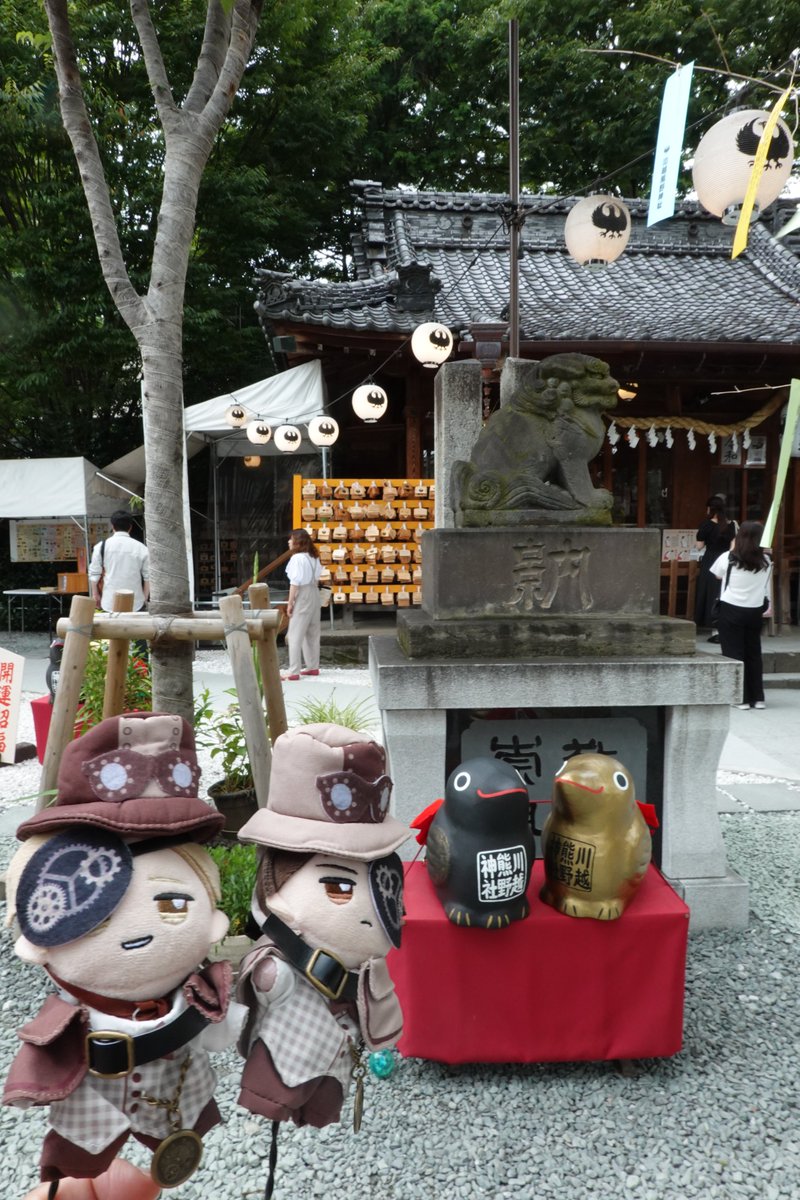 kaya4saezuru's tweet photo. 七夕ですね。
八咫烏の神社の笹飾りを。

カラスみくじで見慣れた造形だけど、なんかでっかいのがいました。 https://t.co/1wz7JHXWWA