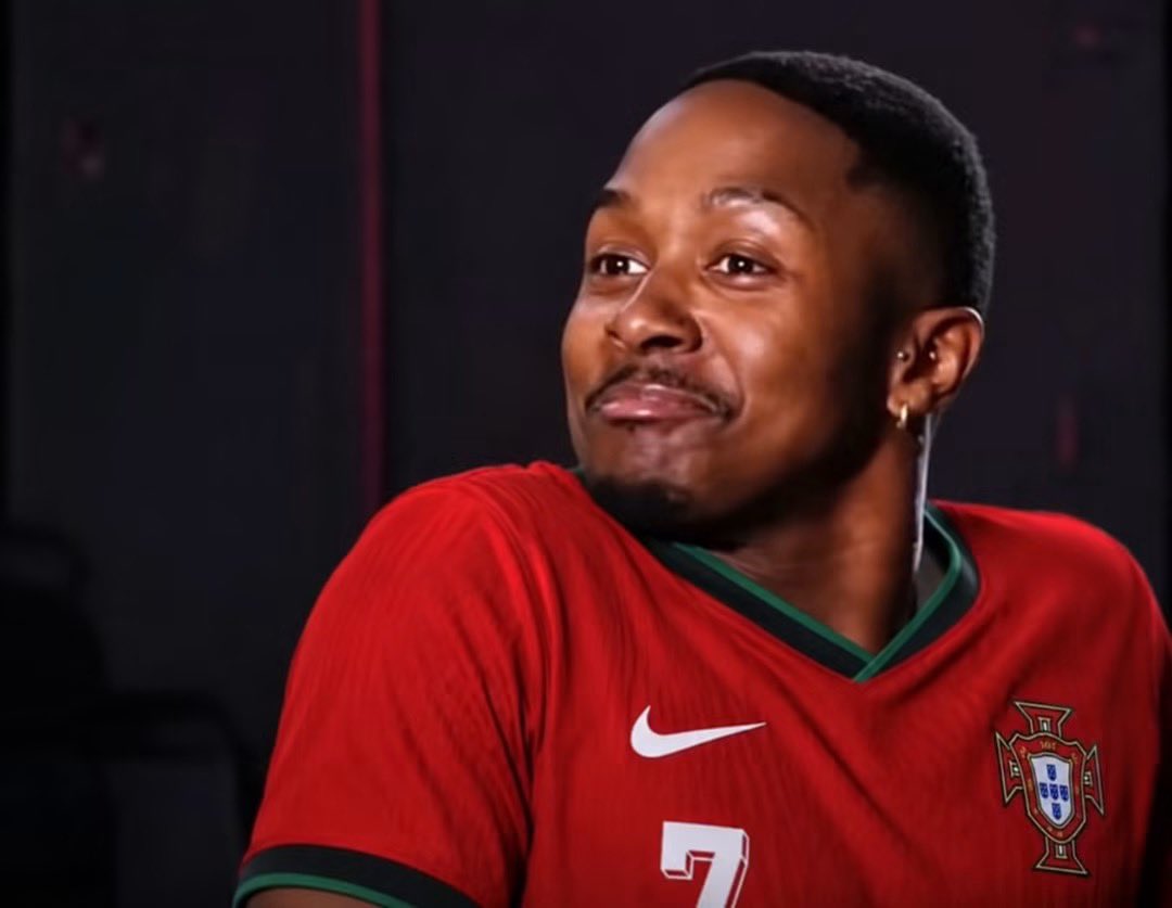 Oluchi_Utd's tweet photo. PUSKÁS AWARD

GARNACHO - 1
MESSI - 0

Portugal’s loss won’t make us forget, 
You can’t score 900+ goals without a Puskás Award and enter the GOAT debate!! https://t.co/548d0i8tzB