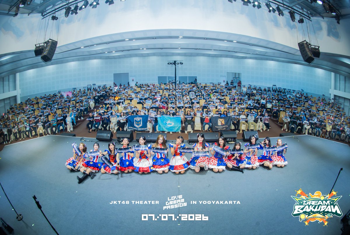 officialJKT48's tweet photo. Dino ke loro nang Jogja GAYENG sak pol e!! 😎

Muga-muga pada seneng lan kelingan terus karo DREAM BAKUDAN ya! Ojo lali sesuk isih ono show dina ke-3 sing ora kalah ambyarrr! 🙌

Sampek ketemu sesuk meneh, sliramu tak enteni!😉

#JKT48Dream 
#TreamDim 
#JKT48TheaterSementaraDIY https://t.co/NuybHnO7jV