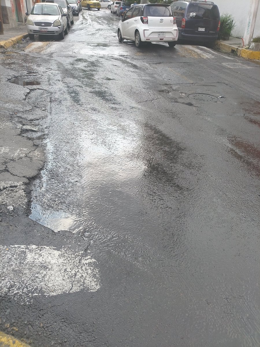 Magycapri71's tweet photo. #segiagua tremenda fuga en paso vehicular de Colonia la Pastora #GAM
URGE YA QUE LLEVA TODO EL FIN DE SEMANA 
Ubicación esquina Cuahutémoc ;la fuga comienza desde Acapapictle arriba de los Juegos 
Referencia la aIglesia Divino Pastor
C.P 07290.
Por su atención gracias de antemano https://t.co/kqc29hGfXC