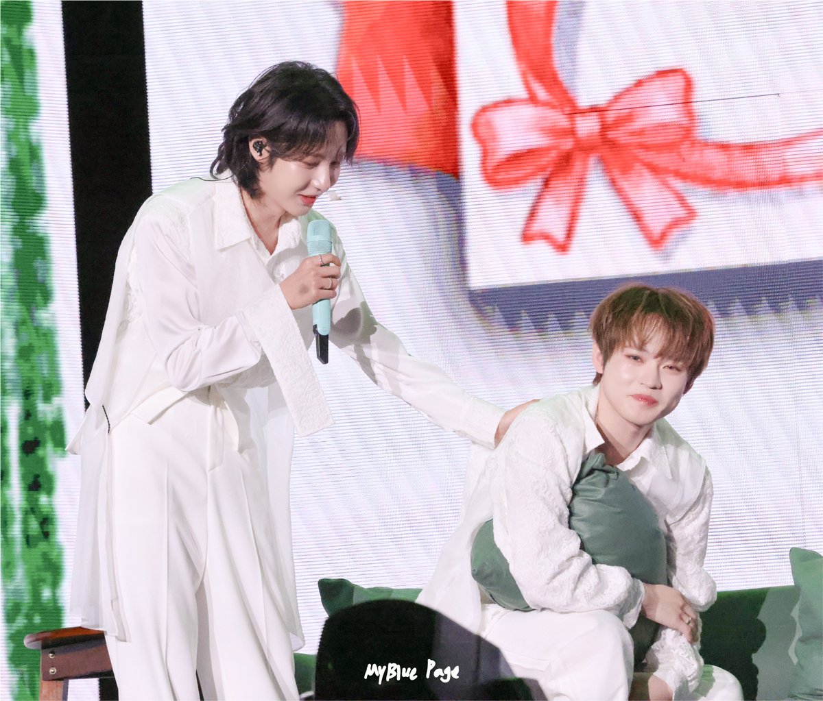MyBluePage's tweet photo. 런쥔 엄마

260705 Roommate in Hangzhou
#런쥔 #RENJUN
#천러 #CHENLE https://t.co/Ueo58Q3Fis