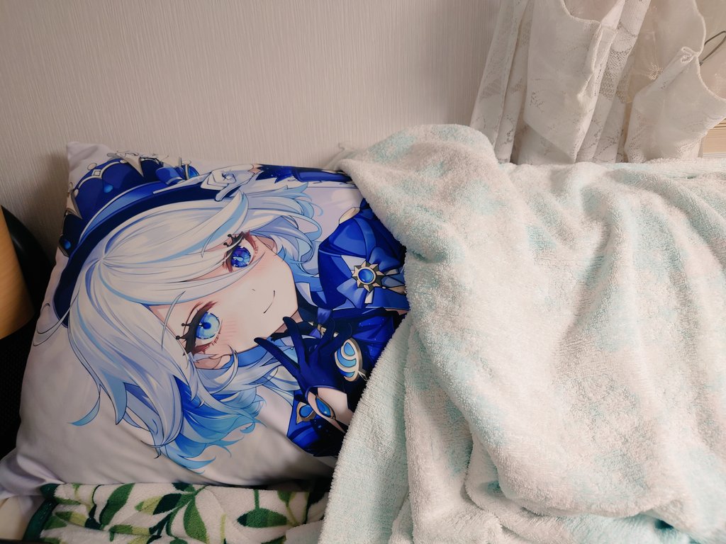 Raven_enkun's tweet photo. フリーナがどんだけ好きかというと毎日隣で寝てるぐらいは好きかな https://t.co/sK62181DQU