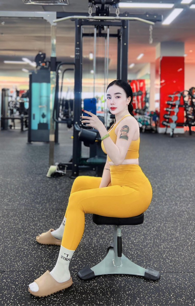 oconnor_dr35894's tweet photo. Rest between sets is when the real motivation talk happens 💛 Small pauses, big progress. https://t.co/4Wuv2Qww7e
