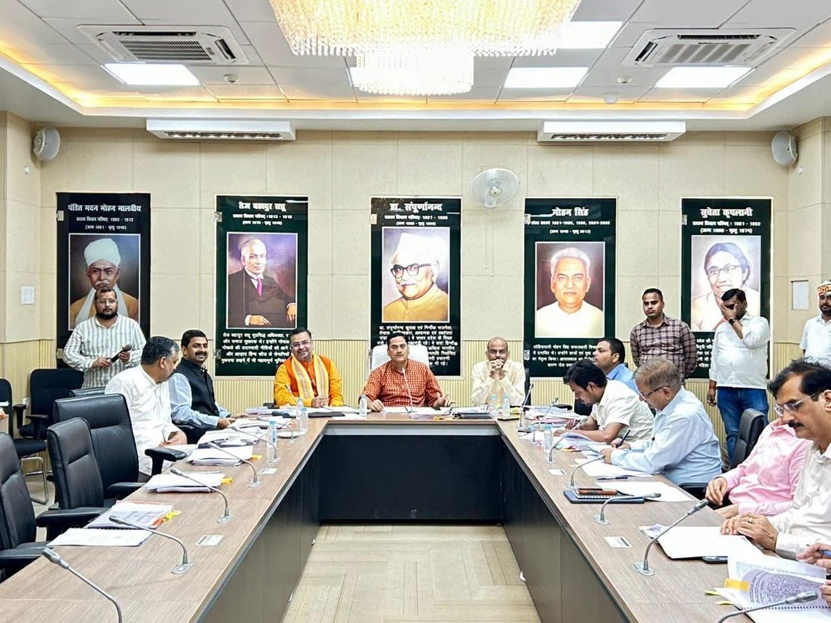 CPChand10's tweet photo. आज विधान भवन लखनऊ में उत्तर प्रदेश विधान परिषद की संसदीय एवं सामाजिक सदभाव समिति बैठक की अध्यक्षता करते हुए औद्योगिक विकास विभाग, अल्पसंख्यक एवं वक़्फ़ कल्याण विभाग , राज्य कृषि उत्पादन मंडी परिषद एवं अन्य विभाग के लंबित प्रकरणों पर धर्मेंद्र सिंह जी एवं अन्य वरिष्ठ प्रशासनिक संग चर्चा की तथा आवश्यक दिशानिर्देश दिए

साथी विधान परिषद सदस्य भी उपस्थित रहे
 
@bjpanoop 
@JitendrasMLC