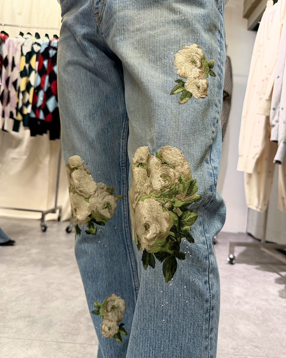 amanojak_koyama's tweet photo. 細やかな刺繍なの興奮した。 https://t.co/NTdKNGibN2