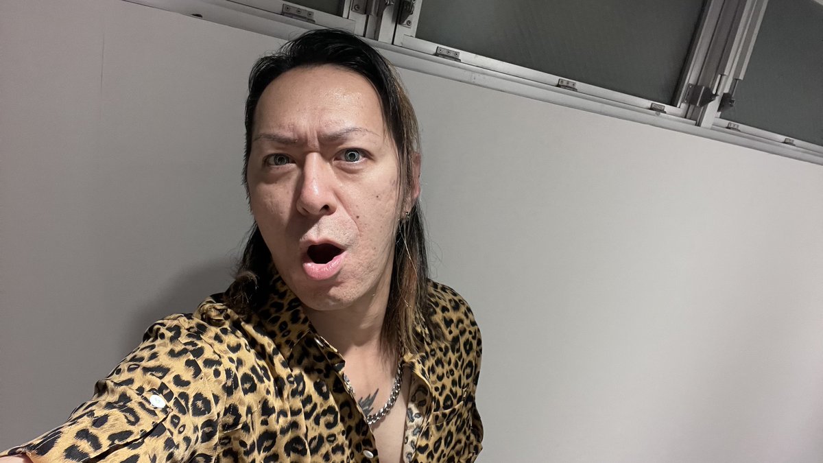 KO_LOW_229's tweet photo. 結局スタジオのWi-Fiの繋がらずでKICKではうまく配信できずツイキャスに移動など、ご迷惑かけました！これはこれでリベンジしたいです…！

今日のはメンシプ加入でアーカイブ聴けます！

またやります！よろしく！
ありがとう！

7/7 七夕宇宙アコースティック配信

1.TREASURE
2.Good day
https://t.co/h1lbs0ljAQ dust
4.Lovin'you
5.楽園
6.はつ恋（cover）
7.SIDE STORY
8.Hybrid Blue
9.VOICE
10.Take me to the sky