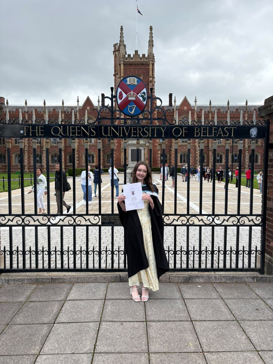 lismorecollege's tweet photo. 𝘾𝙚𝙡𝙚𝙗𝙧𝙖𝙩𝙞𝙣𝙜 𝙋𝙖𝙨𝙩 𝙋𝙪𝙥𝙞𝙡 𝙎𝙪𝙘𝙘𝙚𝙨𝙨: 🎓

Congratulations to past pupil Connie Gribbon on her recent graduation from Queens University, Belfast. 

Connie graduated with a First Class Honours Degree in International relations and Conflict Studies.

Well done! https://t.co/6a1CX4w1fO