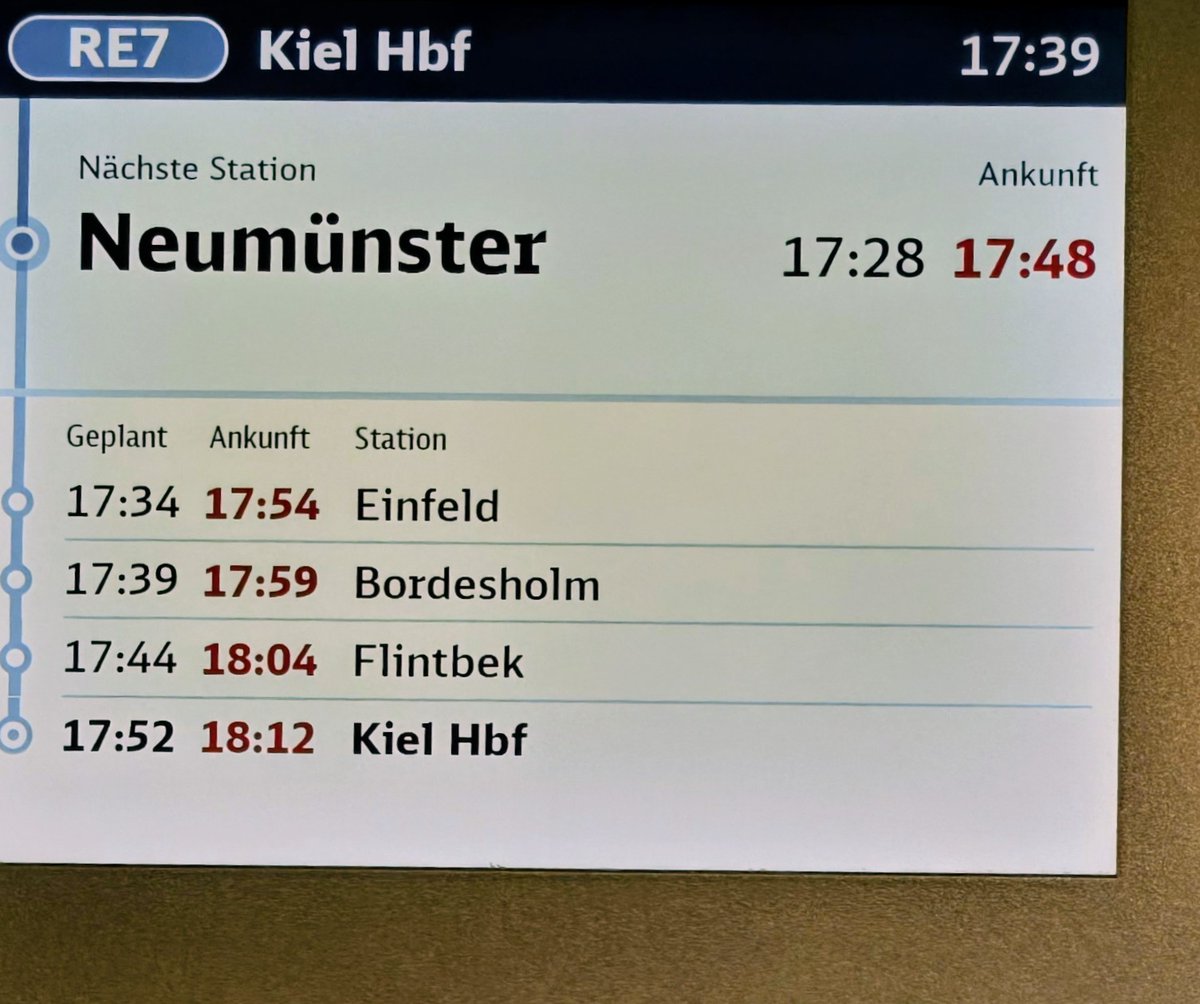 b_deutschmann's tweet photo. mal wieder kein Tag ohne Zugprobleme und Verspätungen! @DBRegio_SH @stoerungen_hhsh https://t.co/iuC1DnQXNK