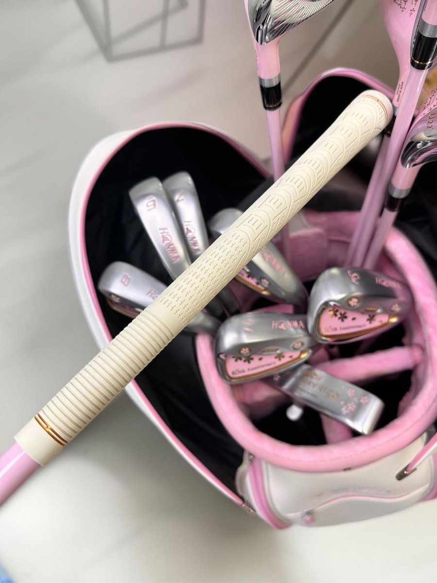 free335a's tweet photo. I'm giving this set of golf clubs to my best friend. She's a huge golf enthusiast, but I'm not a very good player. I'm planning to give it to her as a birthday present.

#golf #clubs https://t.co/OTVFYpmqp3