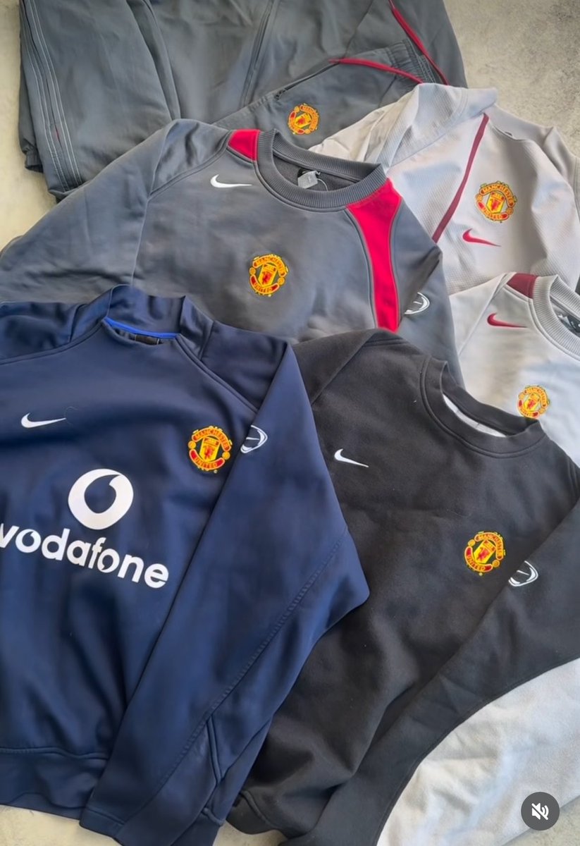 RedDevils_jp's tweet photo. ユナイテッドは早くサプライヤーをNIKEに戻して欲しい🙏
ユニフォームが素晴らしいのはもちろんのこと、移動着やトレーニングウェアが素晴らしかった👏
#MUFC
#NIKE https://t.co/j7ZLOIvU6N