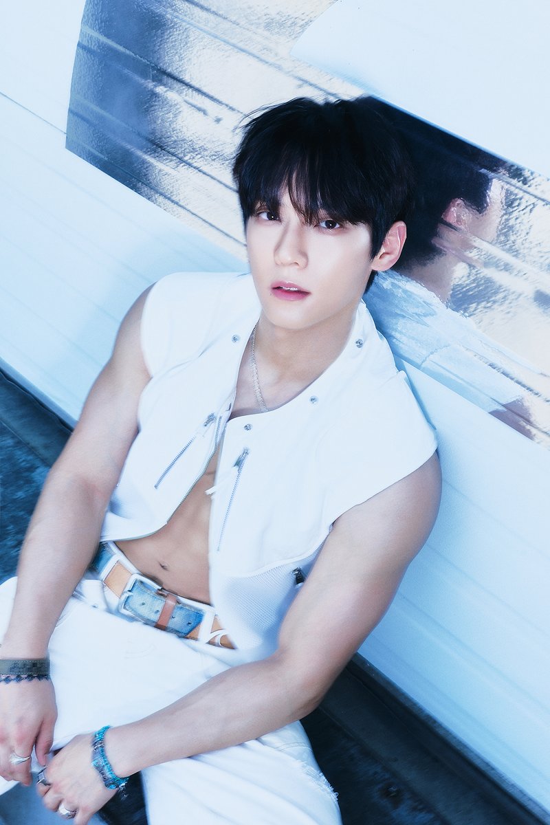 BTOBCOMPANY's tweet photo. #HUTA SINGLE ALBUM
[#TEMPERATURE]

Stay Cold. Move Icy.

#비투비 #BTOB
#이민혁 #LEEMINHYUK
#Icy_Spicy #아이시앤스파이시 https://t.co/wLC2BB7nuq