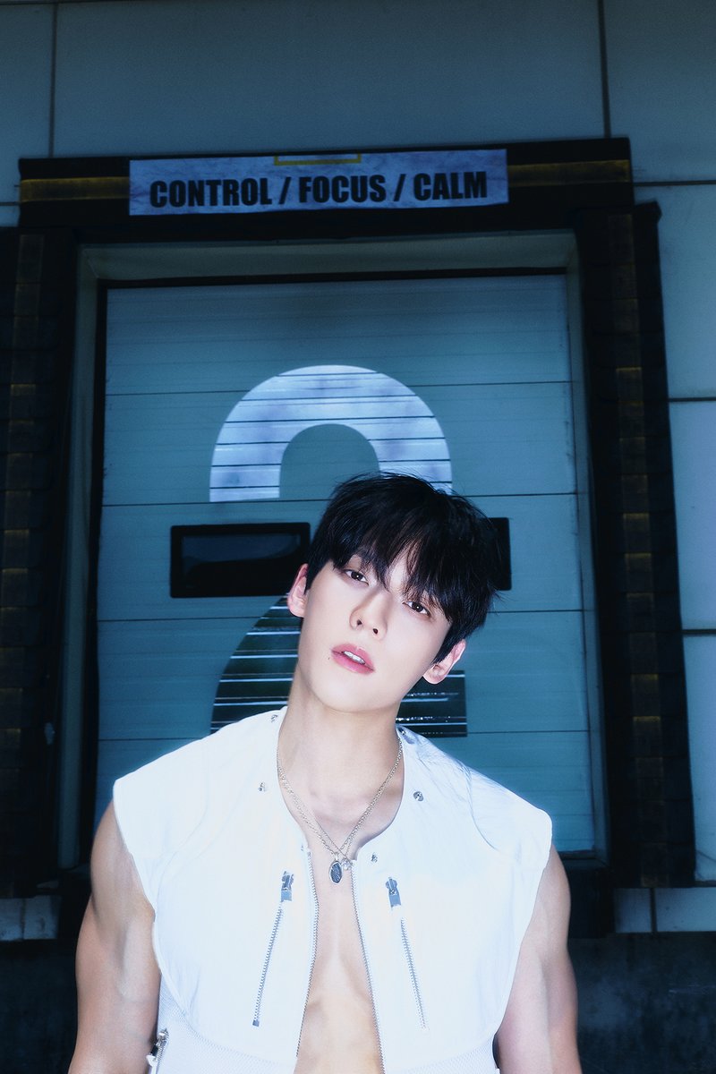 BTOBCOMPANY's tweet photo. #HUTA SINGLE ALBUM
[#TEMPERATURE]

Stay Cold. Move Icy.

#비투비 #BTOB
#이민혁 #LEEMINHYUK
#Icy_Spicy #아이시앤스파이시 https://t.co/wLC2BB7nuq