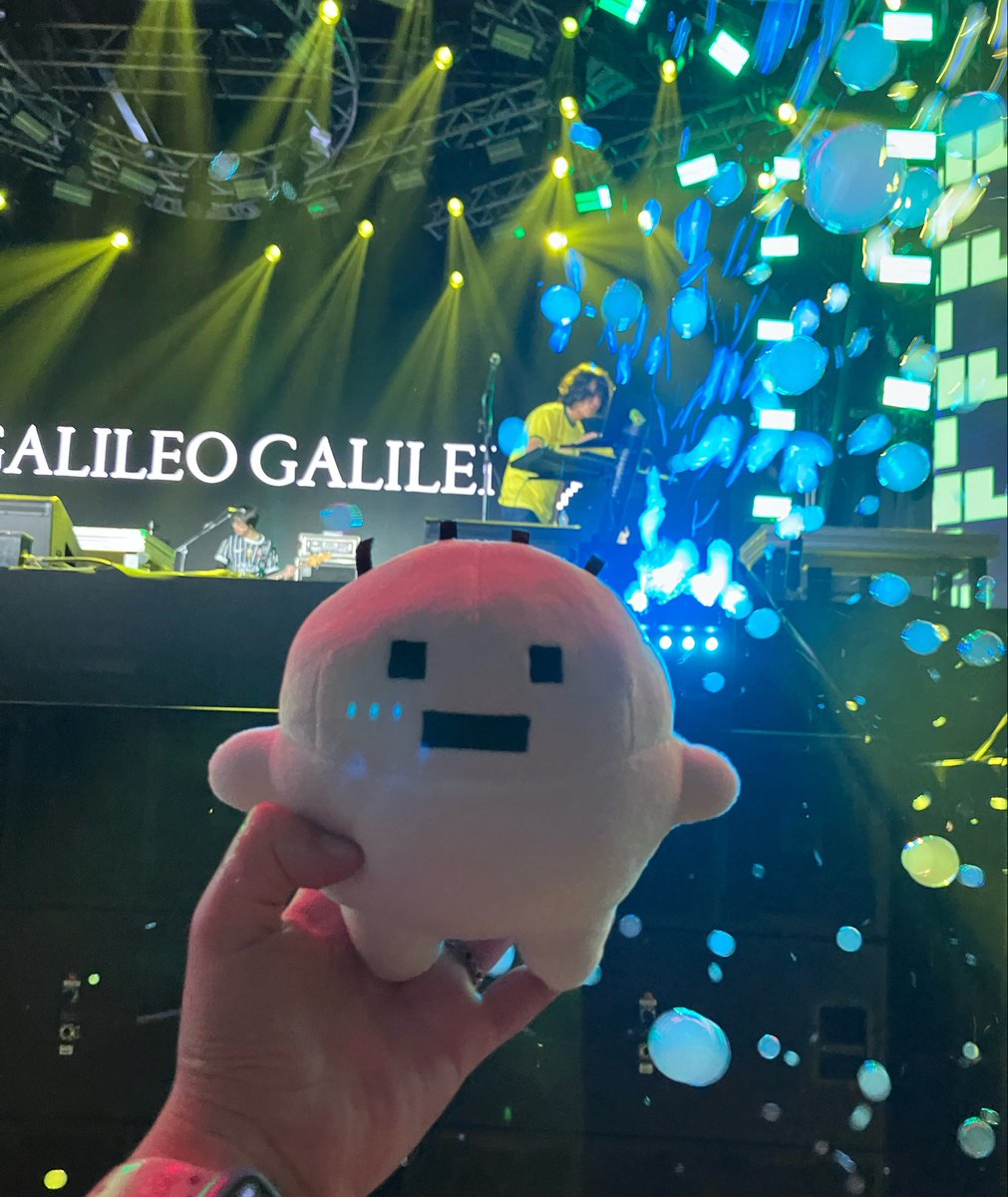 Star_chop's tweet photo. El 2016 fue el primero concierto pensado que podia ser el último por eso viaje a Japón. El 2025 pude verlos nuevamente en Tokyo Garden. Pero el de Brasil fue mi mayor sorpresa! Estoy demasiado feliz, esperando vuelvan nuevamente y puedan visitar Chile también 🇨🇱！ GG 👾💓！ https://t.co/6lJW2LnejB