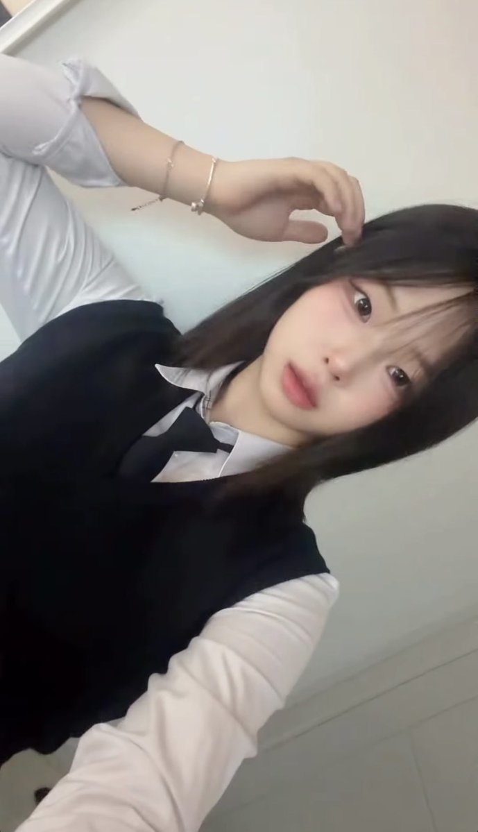 zlzkss's tweet photo. 낮에는 교복❤️ 밤에는 🤭

@siro_xrt 

#지인능욕 https://t.co/gza7QNvigk
