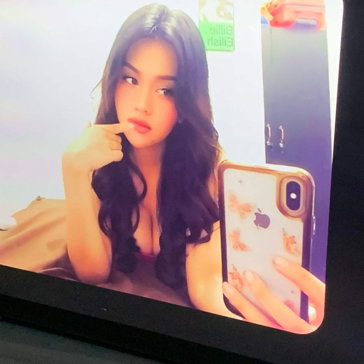 miudnight's tweet photo. the quality's bad, but i'm still looking good https://t.co/NtVDUYylMD