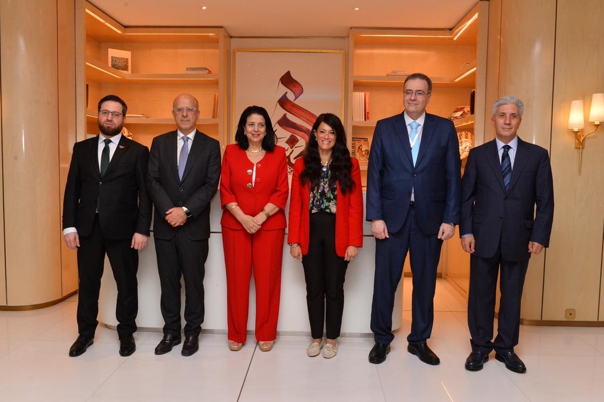 OmsarGov's tweet photo. واصل وزير التنمية الإدارية د. @makkifadi لقاءاته مع الشركاء العرب لتعزيز التعاون في تطوير الإدارة العامة وتحديث القطاع العام في إطار المنتدى العربي الثالث للإدارة العامة في الرباط.

بحث معاليه مع د. @RaniaAlMashat، وكيلة الأمين العام للأمم المتحدة والأمينة التنفيذية للإسكوا، سبل تعزيز الشراكة في مسار التحول المؤسسي، ولا سيما إصلاح الخدمة المدنية وبناء القدرات.

كما عقد لقاءً مشتركاً مع معالي د. حاتم نبيل، رئيس الجهاز المركزي للتنظيم والإدارة في مصر، بحضور معالي د. جمال حلمي، حيث جرى بحث تبادل الخبرات في الإصلاح الإداري، تطوير الموارد البشرية وتعزيز الكفاءة المؤسسية.