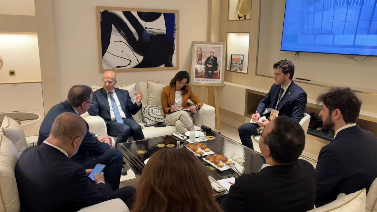 OmsarGov's tweet photo. واصل وزير التنمية الإدارية د. @makkifadi لقاءاته مع الشركاء العرب لتعزيز التعاون في تطوير الإدارة العامة وتحديث القطاع العام في إطار المنتدى العربي الثالث للإدارة العامة في الرباط.

بحث معاليه مع د. @RaniaAlMashat، وكيلة الأمين العام للأمم المتحدة والأمينة التنفيذية للإسكوا، سبل تعزيز الشراكة في مسار التحول المؤسسي، ولا سيما إصلاح الخدمة المدنية وبناء القدرات.

كما عقد لقاءً مشتركاً مع معالي د. حاتم نبيل، رئيس الجهاز المركزي للتنظيم والإدارة في مصر، بحضور معالي د. جمال حلمي، حيث جرى بحث تبادل الخبرات في الإصلاح الإداري، تطوير الموارد البشرية وتعزيز الكفاءة المؤسسية.