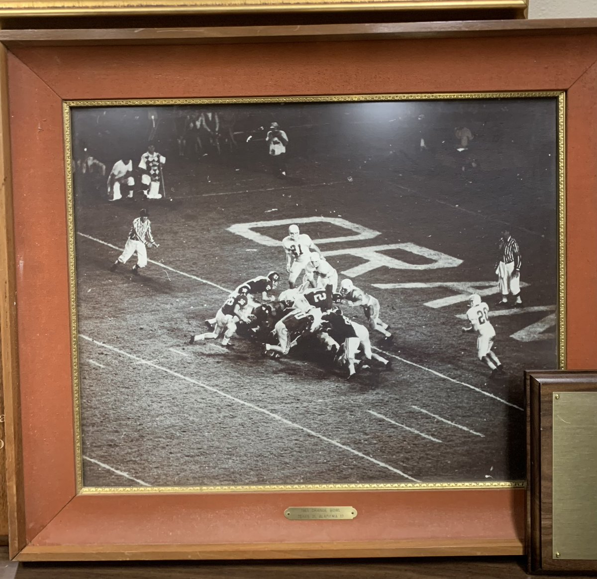 longhornrings's tweet photo. 60 used to be “THE” number at UT.  Pictured below is a picture of Tommy Nobis stopping Joe Namath at the goal line on 4th down to win the 1965 Orange Bowl. This picture used to hang in the athletic dining hall.  #HookEm. ✅ https://t.co/SGgzdHGDyj