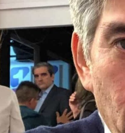 Fabianmendoza's tweet photo. ¿Adivinen a qué "periodistas" se les cayó el Internet hoy, y no han podido pronunciarse sobre el intento de golpe de estado, de esta mañana del desquiciado gustavo petro?
¡EXACTO!
a @DCoronell y @fdbedout 

Don Elon actíveles el Starlink que los pobres están incomunicados. https://t.co/DbcyiFVb5Z