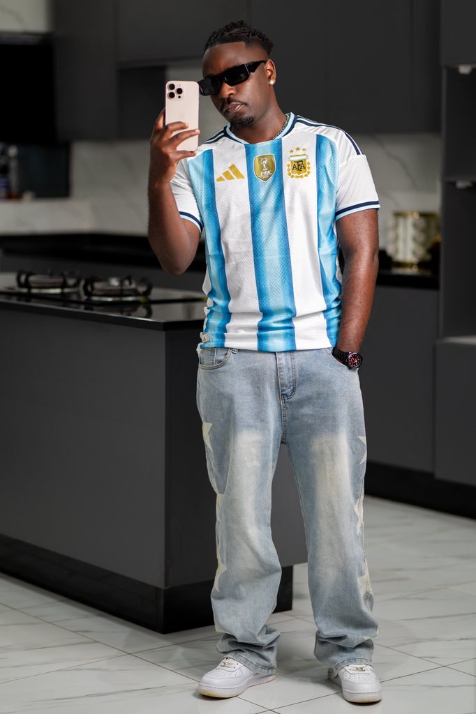 shone_zw's tweet photo. Argentina Fans Retweet🇦🇷🇦🇷🇦🇷 https://t.co/qroCLmyY7Z