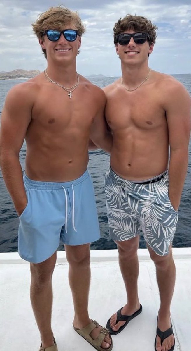MikeHockeyJock's tweet photo. White boy summer is in full swing 💪🏻 https://t.co/kAZ1nvvPaE