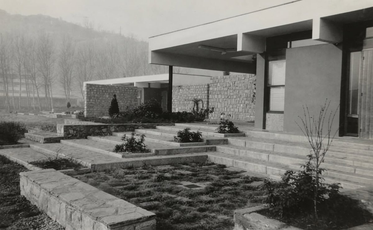 archistar1's tweet photo. Scuola elementare, 1955-1964
Canton Vesco,  Ivrea 🇮🇹 Italia
#architetto Ludovico Quaroni 
#architettura https://t.co/OsJxWR1CPW