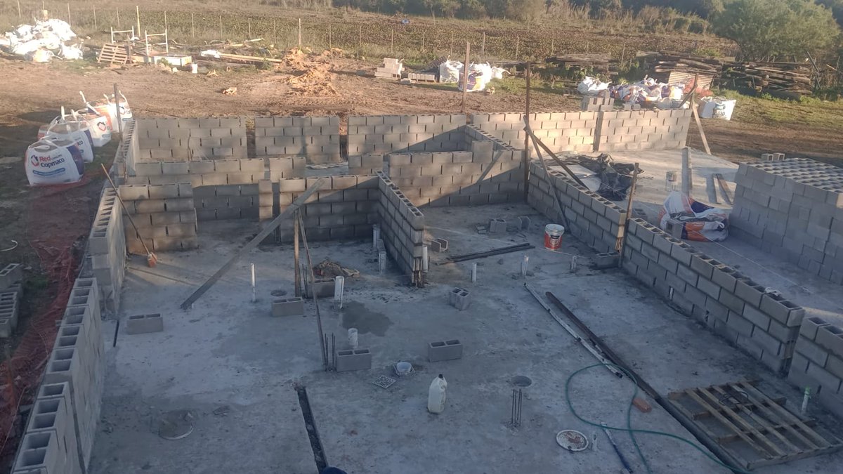 LichiOlearo's tweet photo. ¡#Regatas #SanNicolás crece en la Isla!
Charlamos con el dirigente Darío Di Renzo sobre las obras que transformarán el rugby del club: nuevos vestuarios, tercer tiempo y luces de última generación para el 2027.
Detalles del proyecto https://t.co/9fsFx3OZOs
#Rugby #LichiNews https://t.co/OSeHXjbvEf