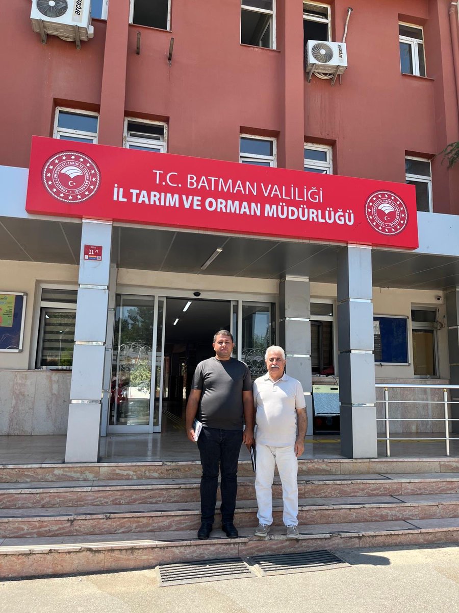 hurtarimorman's tweet photo. BATMAN VE MARDİN’DE HÜRRİYETÇİ MÜCADELEYE GÜÇLÜ ADIMLAR

Genel Başkanımız Muzaffer GENÇ, Genel Başkan Yardımcılarımız Süleyman AYBEK, Harun KAVUŞ ve Mustafa KUTLU‘nun katılımıyla Batman ve Mardin’de kapsamlı saha ziyaretleri gerçekleştirildi.

Program kapsamında Batman İl Tarım ve Orman Müdürlüğü, Batman Doğa Koruma ve Milli Parklar Şube Müdürlüğü, Hasankeyf İlçe Tarım ve Orman Müdürlüğü, Gercüş İlçe Tarım ve Orman Müdürlüğü ve Beşiri İlçe Tarım ve Orman Müdürlüğü ile Mardin İl Tarım ve Orman Müdürlüğü, Artuklu İlçe Tarım ve Orman Müdürlüğü, Kızıltepe İlçe Tarım ve Orman Müdürlüğü ve Nusaybin İlçe Tarım ve Orman Müdürlüğü ziyaret edilerek kıymetli kamu çalışanlarıyla bir araya gelindi.

Ziyaretlerimizde sendikamızın emek, adalet ve liyakat temelindeki ilkeli sendikacılık anlayışı anlatılırken, çalışanlarımızın talep ve beklentileri dinlendi, çalışma hayatına ilişkin sorunlar değerlendirildi ve çözüm önerileri üzerine görüş alışverişinde bulunuldu.

Sahada gördüğümüz ilgi ve teveccüh, kamu çalışanlarının ilkeli, bağımsız ve mücadeleci sendikacılığa duyduğu güveni bir kez daha ortaya koymuştur. Aramıza katılan yeni üyelerimize hoş geldiniz diyor, bu onurlu mücadeleye güç kattıkları için teşekkür ediyoruz.

Hiçbir ayrım gözetmeden, hiçbir çalışanın sesi kısılmasın diye; hakkı, hukuku ve liyakati savunmaya, Türkiye’nin dört bir yanında omuz omuza yürümeye devam edeceğiz.

Emek varsa biz varız. Adalet varsa umut vardır. Liyakat varsa gelecek vardır.

Hürriyetçi Tarım Orman-Sen; çalışanın yanında, mücadelenin tam merkezindedir.

#HürriyetçiTarımOrmanSen #HürSenGel #HürriyetçiSendikalarKonfederasyonu #HürriyetçiSendikacılık #EmekAdaletLiyakat #Emek #Adalet #Liyakat #TarımVeOrman #TarımOrman #TarımOrmanÇalışanları #KamuÇalışanları #KamuPersoneli #Memur #Sendika #Batman #Mardin #Hasankeyf #Gercüş #Beşiri #Artuklu #Kızıltepe #Nusaybin #Sahadayız #BirlikteDahaGüçlüyüz #BirlikteBaşaracağız #GüçlüSendika #YetkiliSendika #TürkiyeGeneli #OmuzOmuza