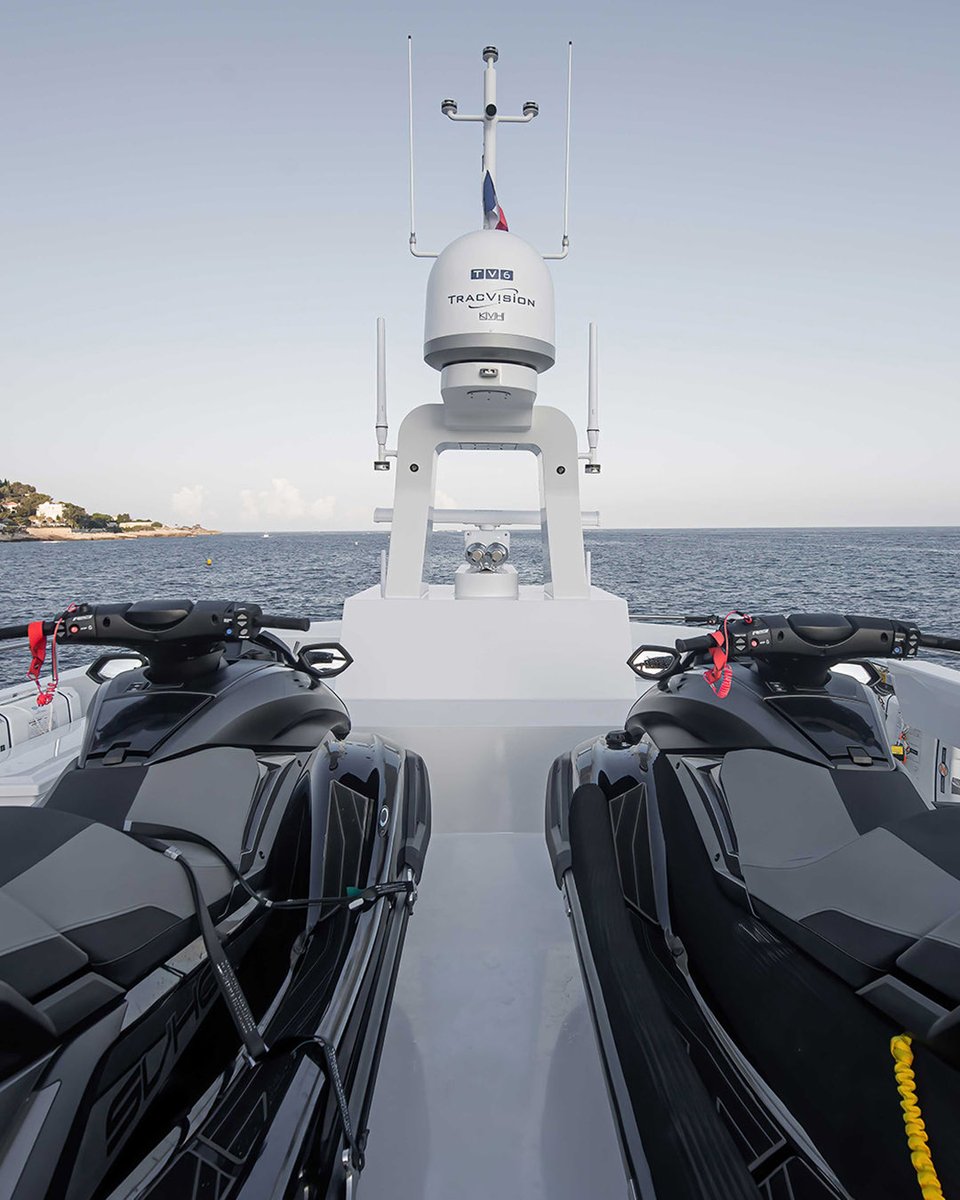 Outerreefyachts's tweet photo. What happens when utility meets luxury?

A 70-square-meter deck capable of carrying tenders and toys can quickly transform into an incredible outdoor entertainment or utility space.

Swipe to see the transformation. https://t.co/BRqtm21ZKm