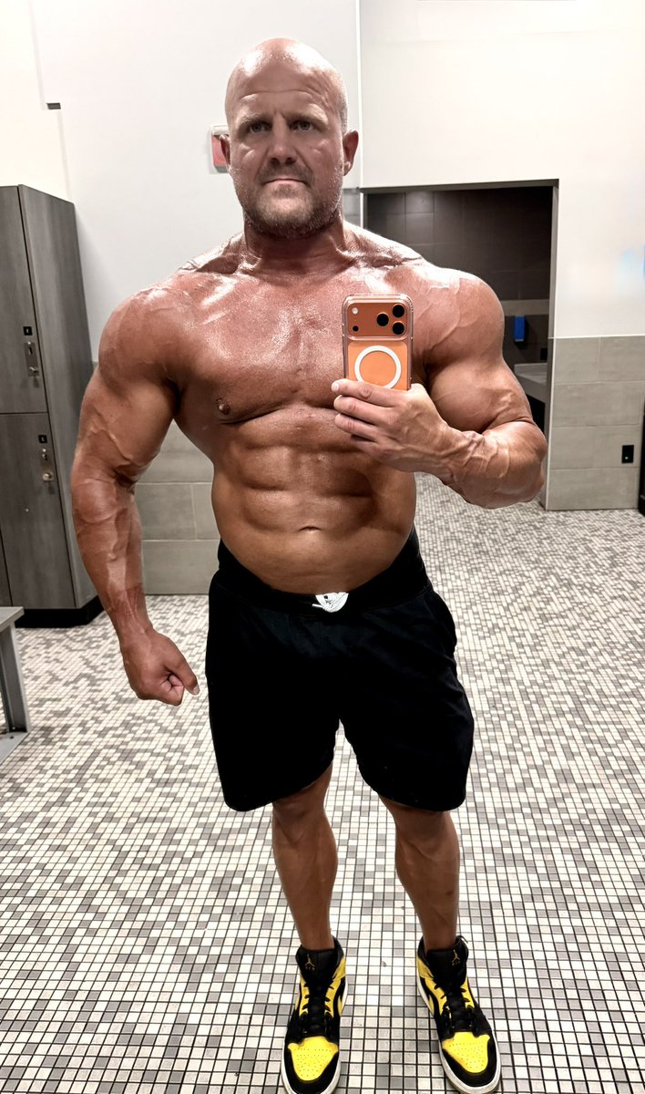 TheMikeMondo's tweet photo. Today’s message I’m gonna keep simple. Just show up &amp; give it your best. Be 1% better than what you were yesterday. When you put your head down to sleep tonight feel confident that you gave it your all whatever that may be. #mytime #mondotime #gutchecktime @nwa #nationalchamp https://t.co/F4dlcqN655