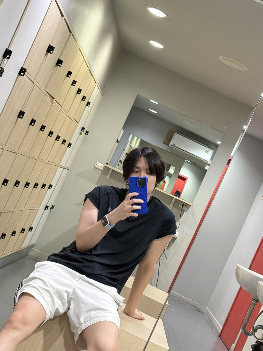 T_Aiemkumchai's tweet photo. เข้ายิมทำทรง…….. #PonThanapon https://t.co/OgErlqRqhM