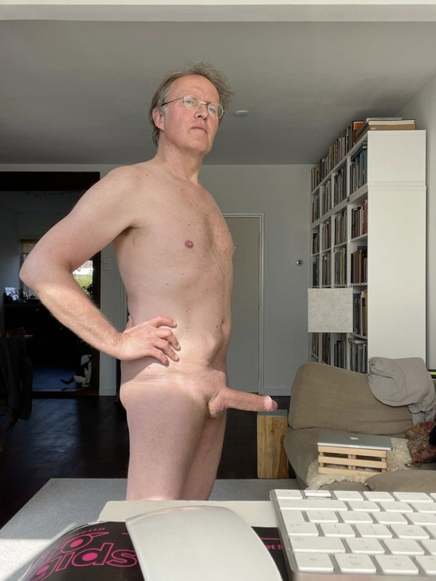 XNT7007's tweet photo. My Science teacher in my yearbook vs the photo I just found of him online 🥵🥵🥵 https://t.co/ybpiuPHAzH