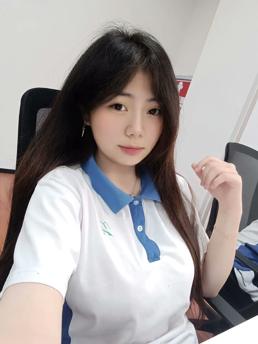 queenLionv's tweet photo. 那些彻夜���谈的真心话 你一定要替我保管好#娜尼  #校服 https://t.co/VRZggCcrCc