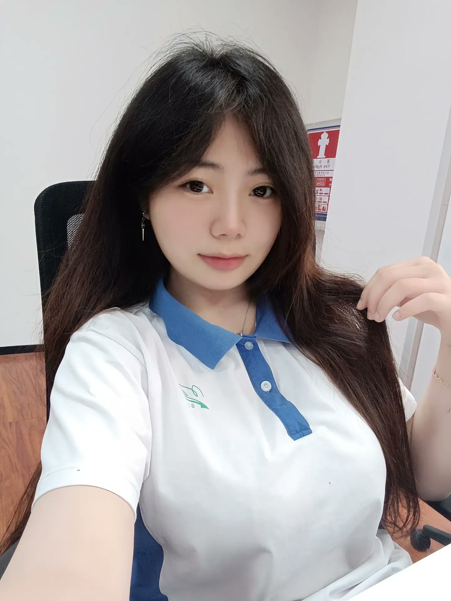 queenLionv's tweet photo. 那些彻夜���谈的真心话 你一定要替我保管好#娜尼  #校服 https://t.co/VRZggCcrCc