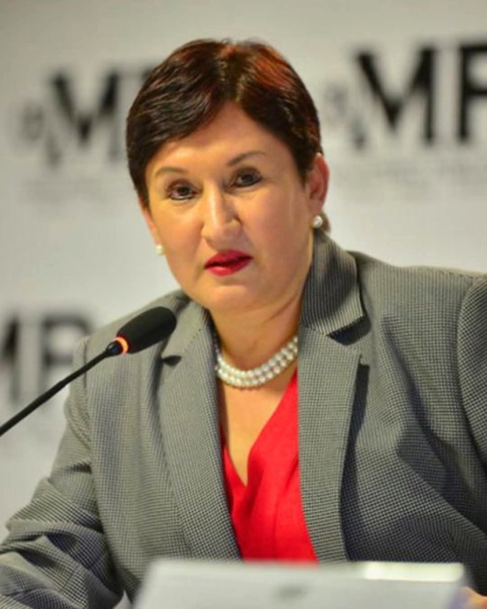 LarRRytO's tweet photo. Siempre creí en la inocencia de esta gran mujer, era claro que con ella en el país no podía realizar los grandes robos qué hicieron, usaron su armar secreta qué no era tan secreta, la Consuelo Porras @Mconsueloporras para perseguirla, exiliarla y ensuciar su nombre.
Son pocas, pero existen personas que no se dejan envenenar tan fácil, que cuestionan y analizan. 👏