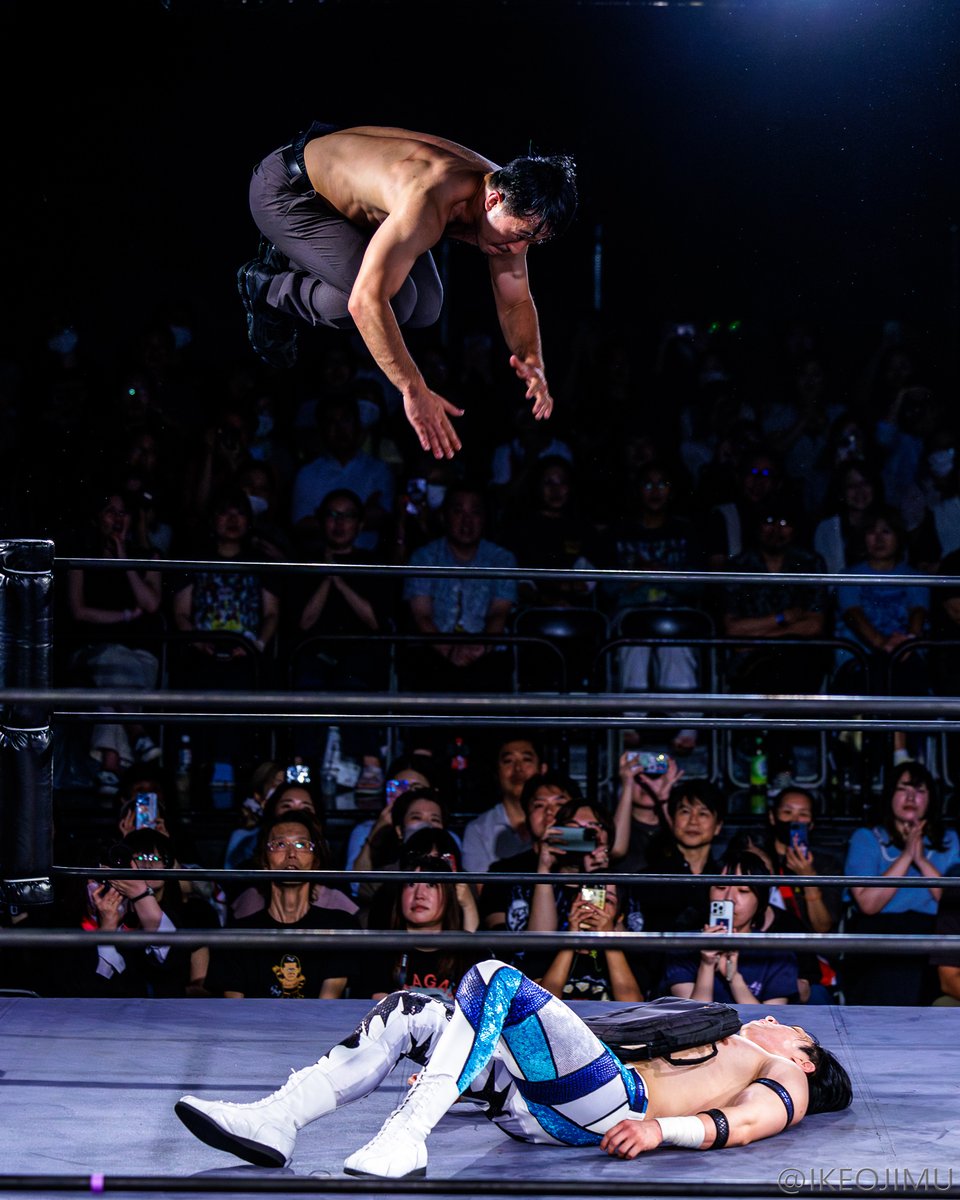 ikeojimu's tweet photo. @JiroShimbashi #ルチャンコ・メモリアル #DRAGONGATE #新橋二郎 #上野勇希 https://t.co/EMjypnqrYg
