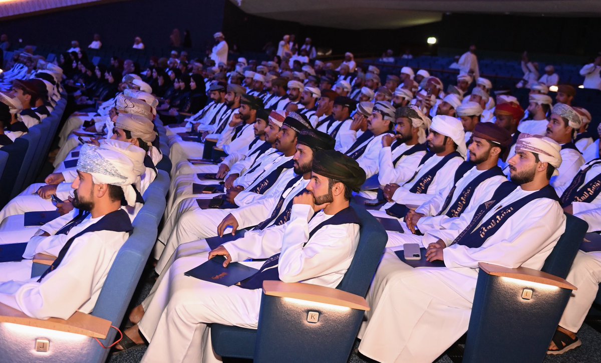 OmanNewsAgency's tweet photo. هيئة تنظيم الخدمات العامة تُطلق المبادرة الوطنية لبرنامج "نؤهل لنُمكن"  لبناء القدرات في قطاع الخدمات العامة تتضمن 631 فرصة وظيفية  ضمن مبادرات التأهيل والتشغيل، في إطار مشروعات إحلال عقود  التشغيل والصيانة والتوظيف المباشر بالشركات المرخصة في القطاع. 

#العُمانية https://t.co/fdkMR4iY1N