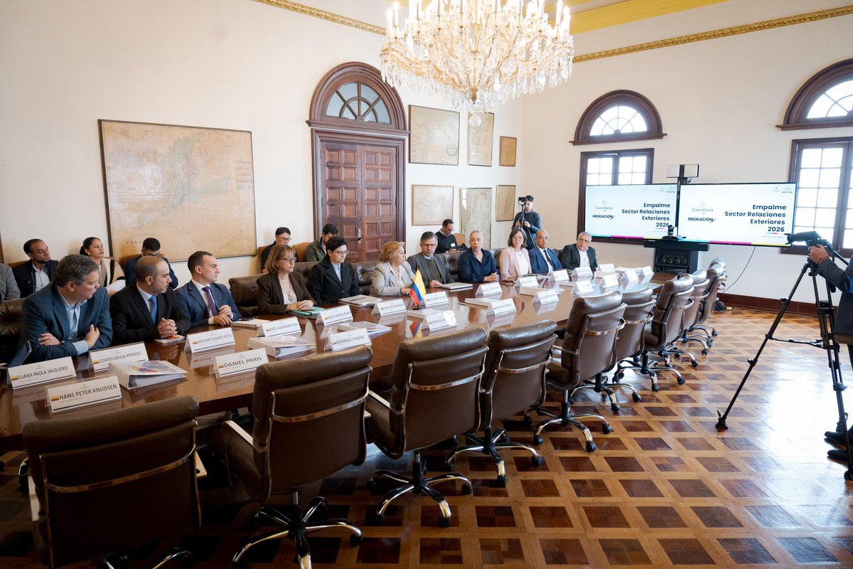 CancilleriaCol's tweet photo. El Sector de Relaciones Exteriores compuesto por el Ministerio de Relaciones Exteriores  y Migración Colombia, liderados por la Canciller Rosa Yolanda Villavicencio Mapy y su equipo de empalme, estuvieron presentes en las instalaciones del Ministerio para dar inicio al proceso de empalme a las 9 de la mañana, no obstante el grupo de empalme delegado por el Doctor Jose Manuel Restrepo no asistió al encuentro inaugural.