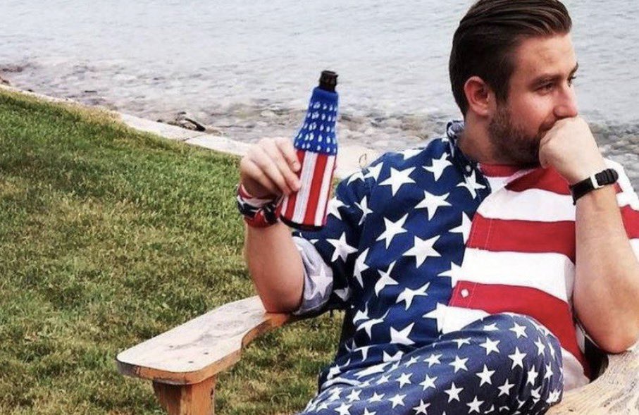 be_biblical's tweet photo. @timburchett @Derpst8d @FBI Hillary’s MS-13 gang killed Seth Rich because he gave the DNC server information to WikiLeaks. She’s a traitor. https://t.co/RbzWo2mu4D